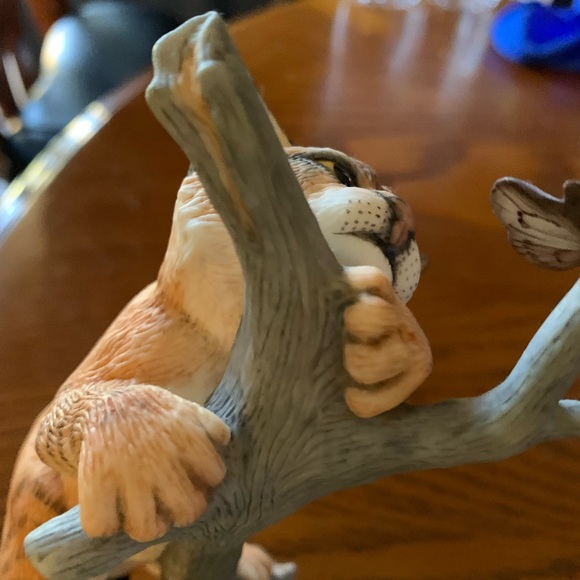 CAPTIVATED 1985 Franklin Mint Fine Porcelain Bobcat W/Butterfly Figurine Vintage - Picture 6 of 9